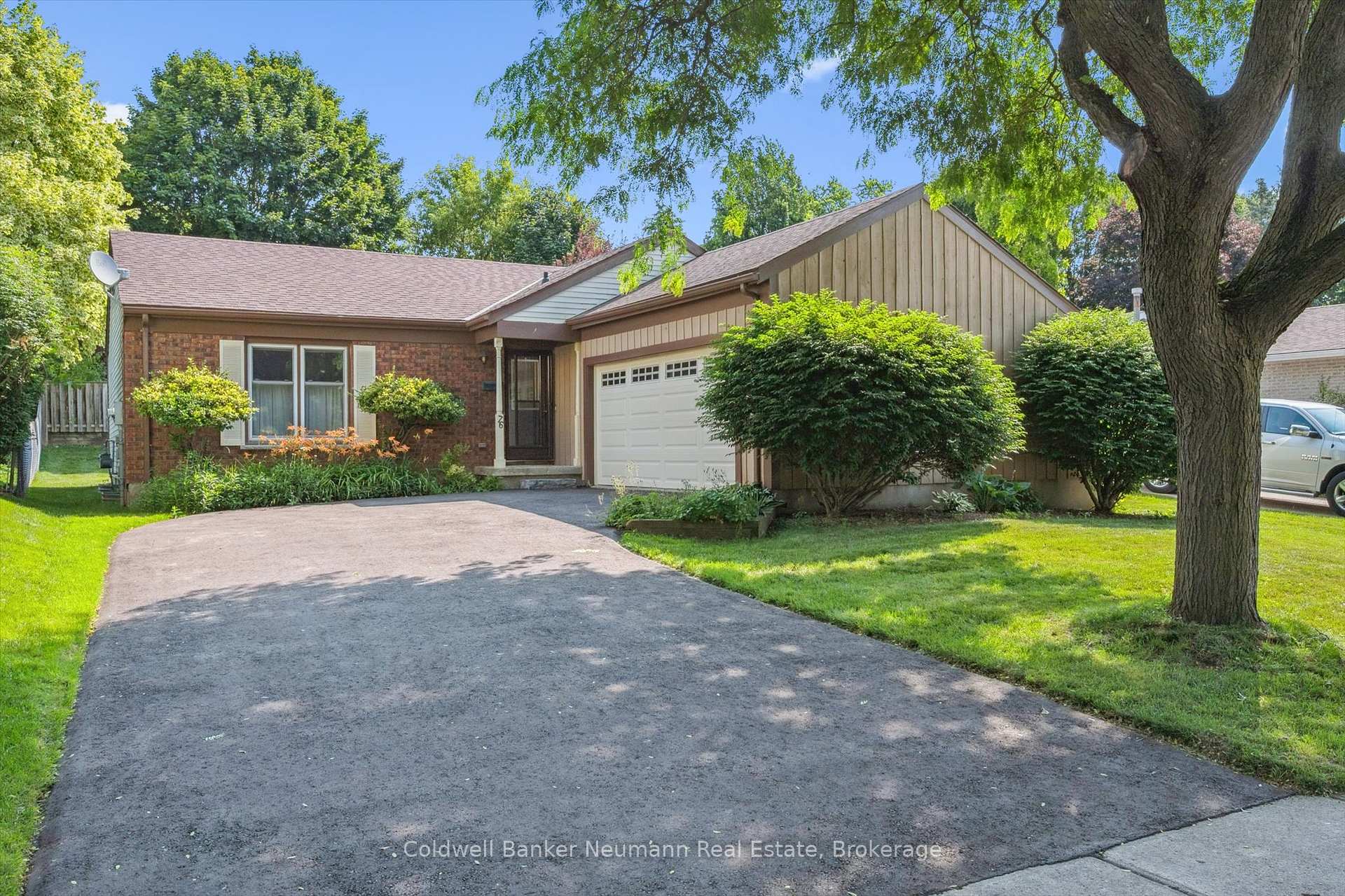 Photo 2 of 76 Shadybrook Crescent, Guelph, Kortright West — HOMEH