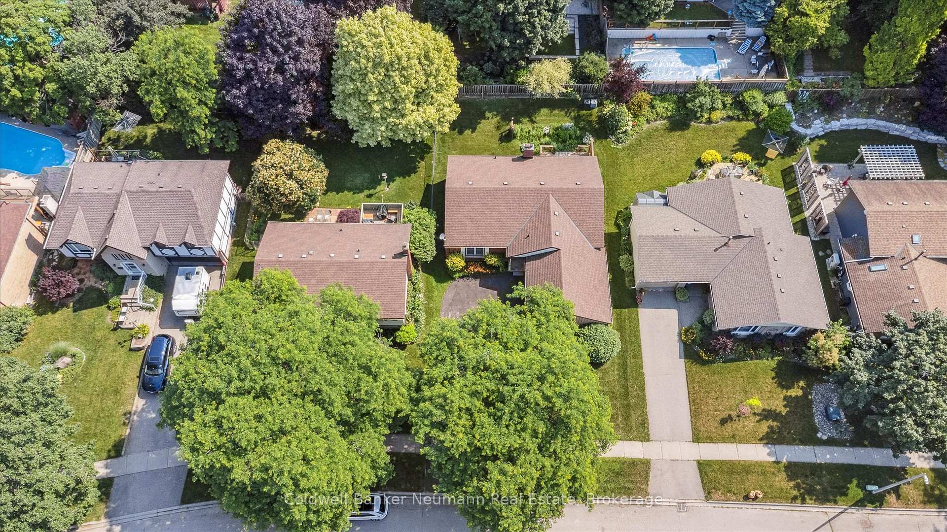Photo 4 of 76 Shadybrook Crescent, Guelph, Kortright West — HOMEH