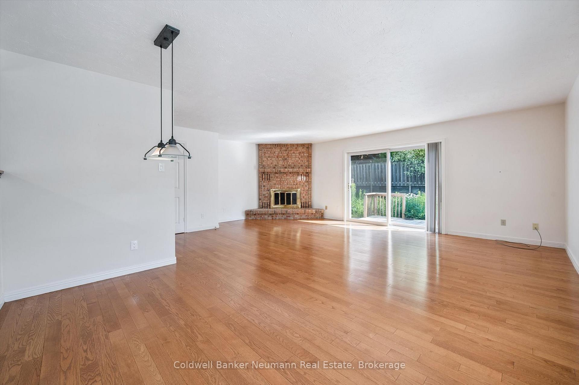 Photo 10 of 76 Shadybrook Crescent, Guelph, Kortright West — HOMEH