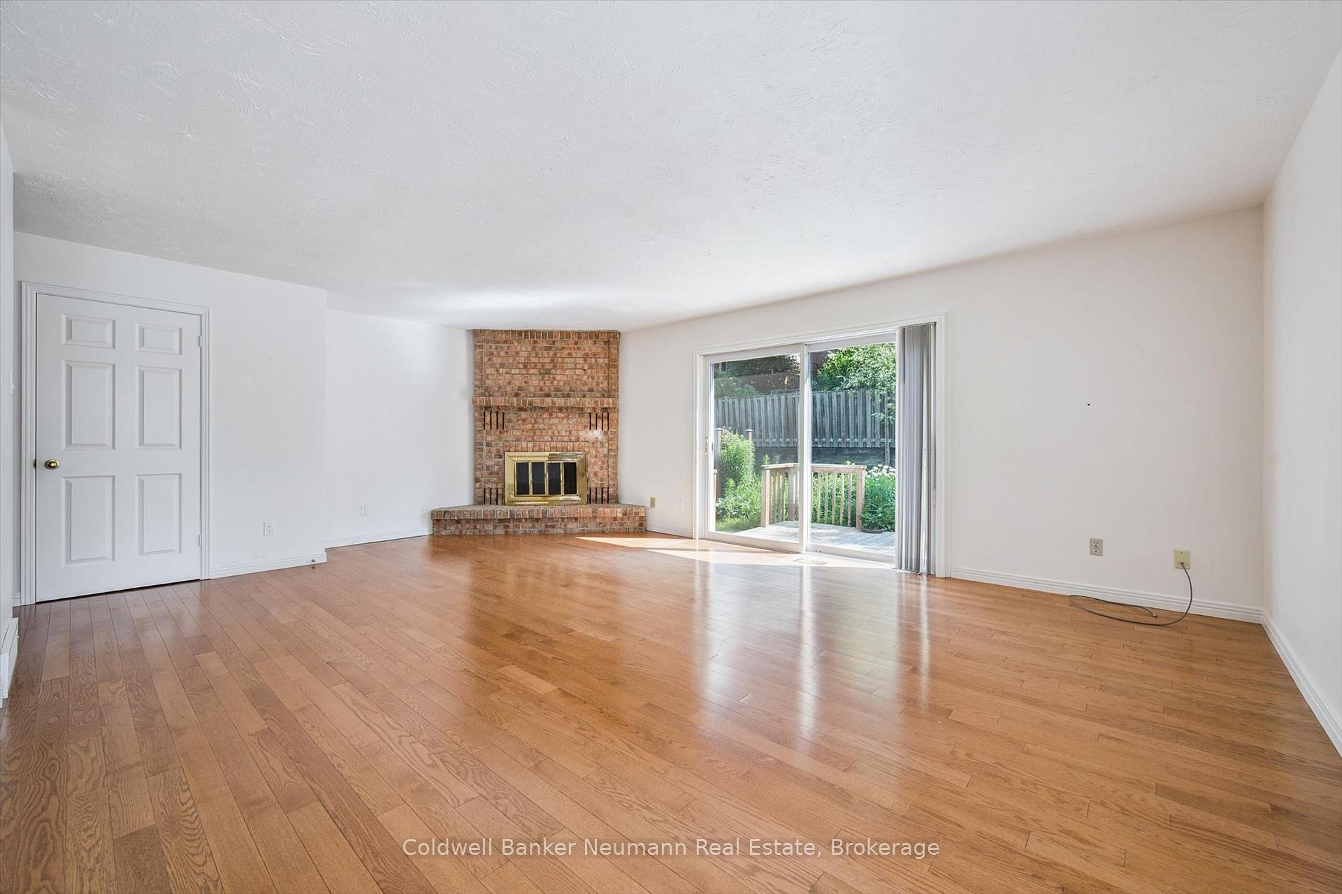 Photo 11 of 76 Shadybrook Crescent, Guelph, Kortright West — HOMEH