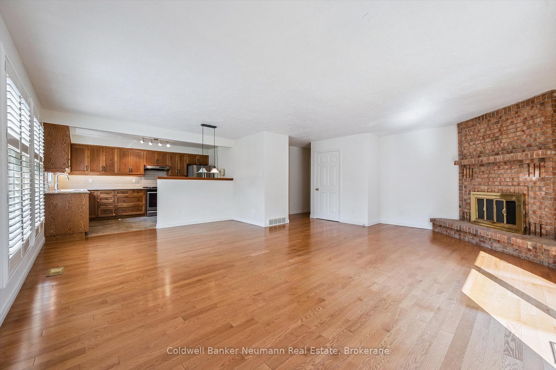 Photo 13 of 76 Shadybrook Crescent, Guelph, Kortright West — HOMEH