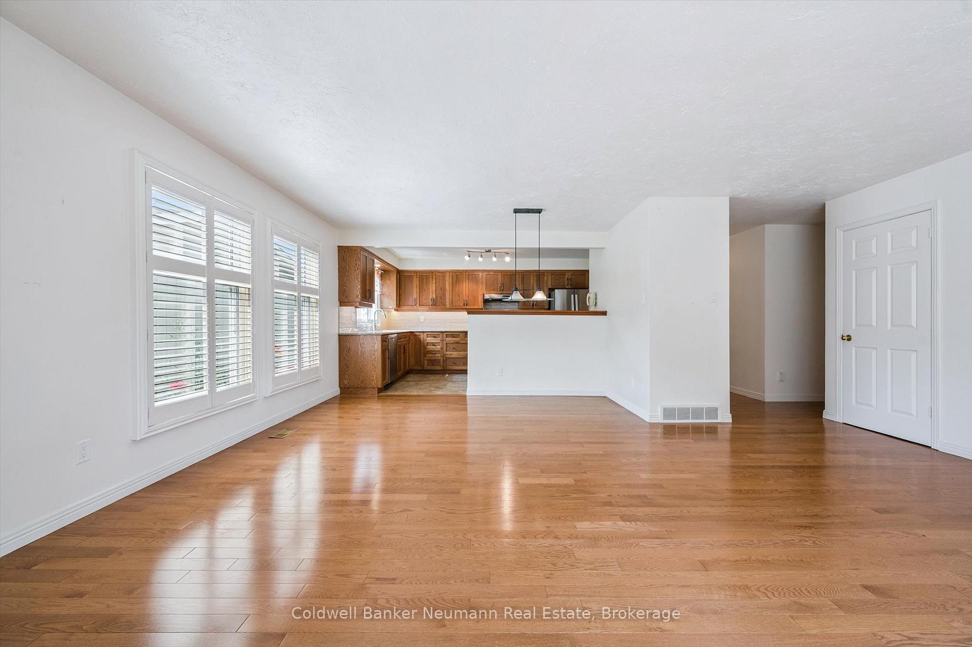 Photo 15 of 76 Shadybrook Crescent, Guelph, Kortright West — HOMEH