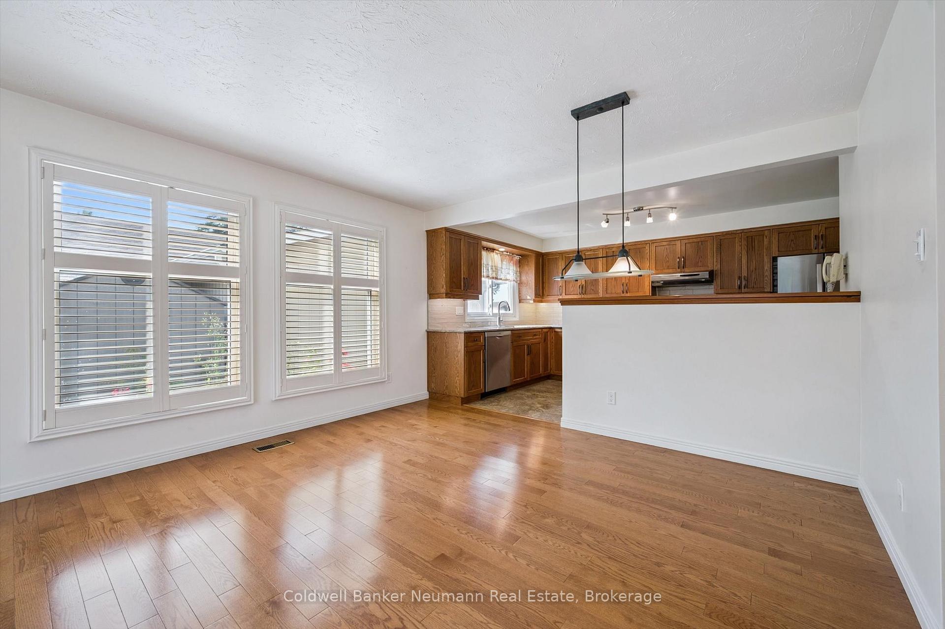 Photo 16 of 76 Shadybrook Crescent, Guelph, Kortright West — HOMEH