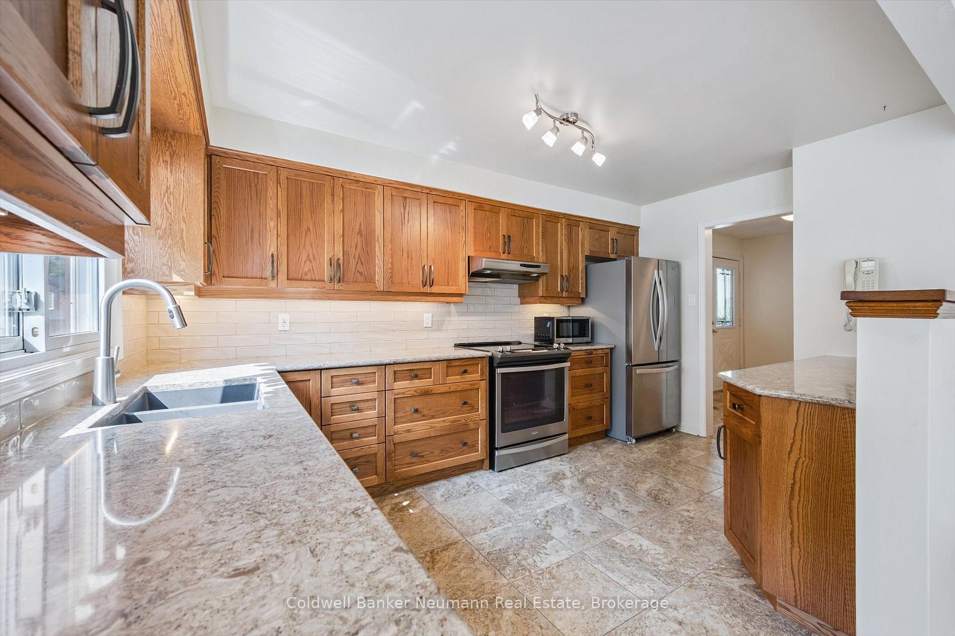 Photo 20 of 76 Shadybrook Crescent, Guelph, Kortright West — HOMEH