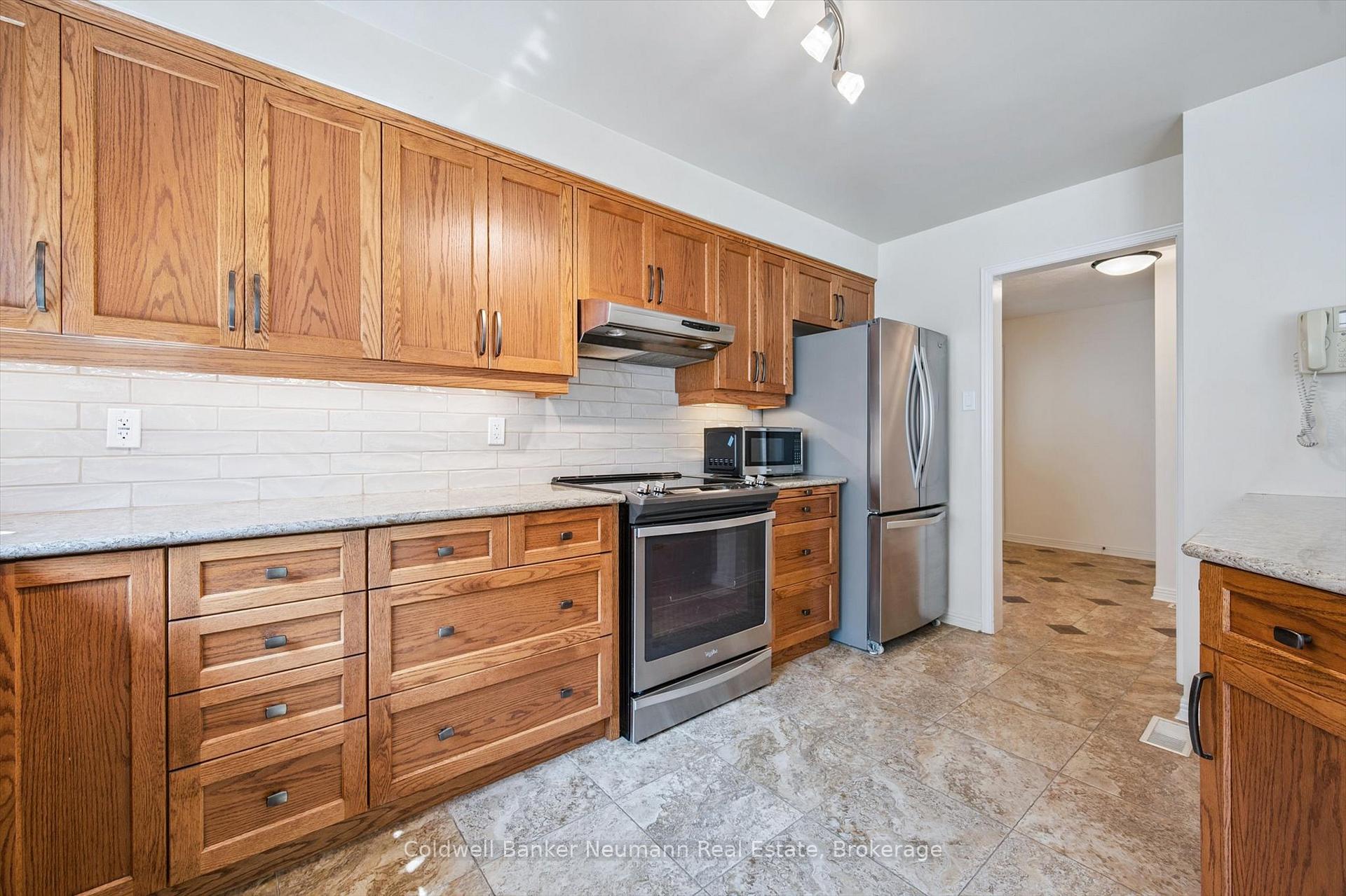 Photo 21 of 76 Shadybrook Crescent, Guelph, Kortright West — HOMEH