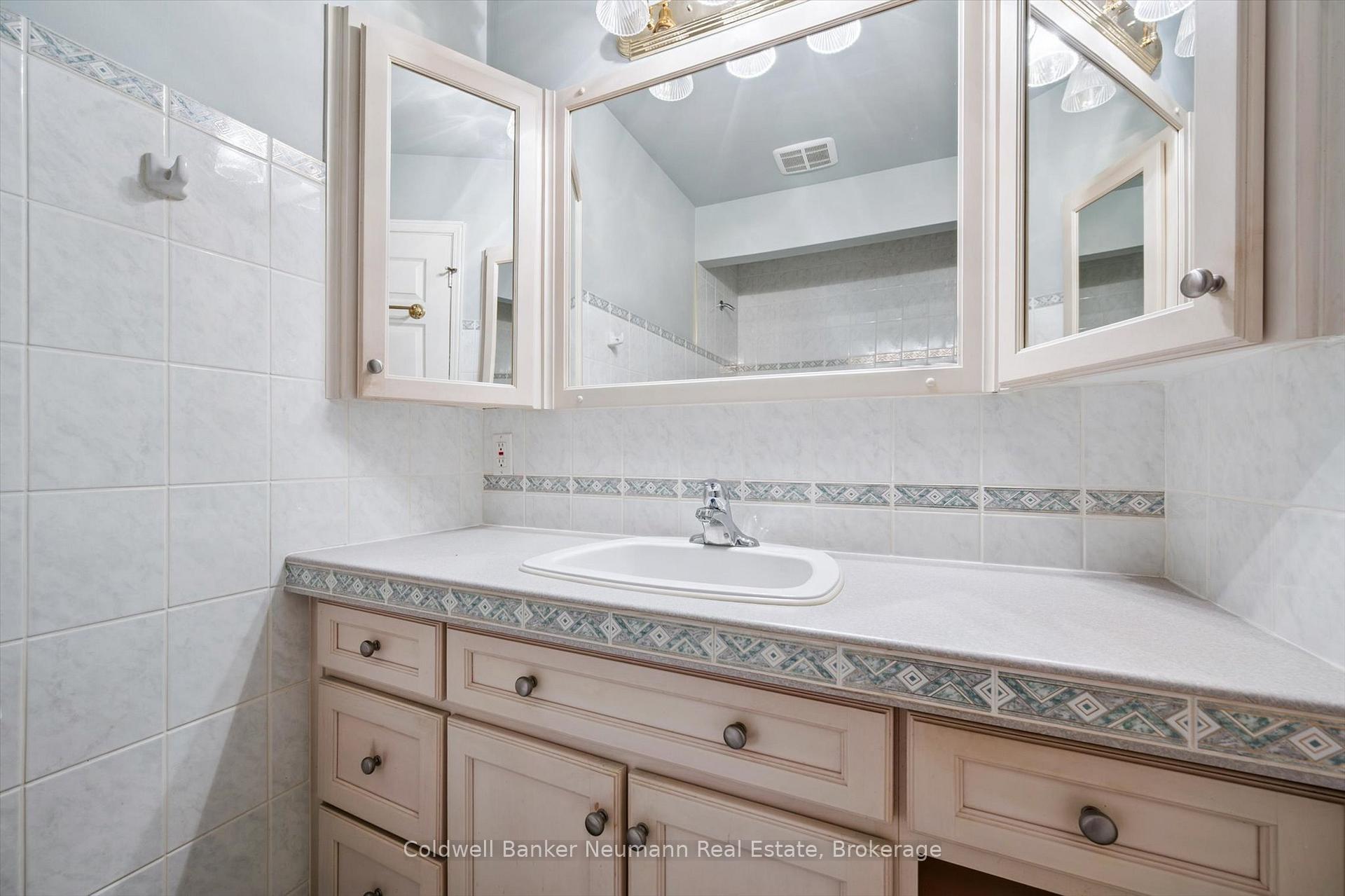 Photo 30 of 76 Shadybrook Crescent, Guelph, Kortright West — HOMEH