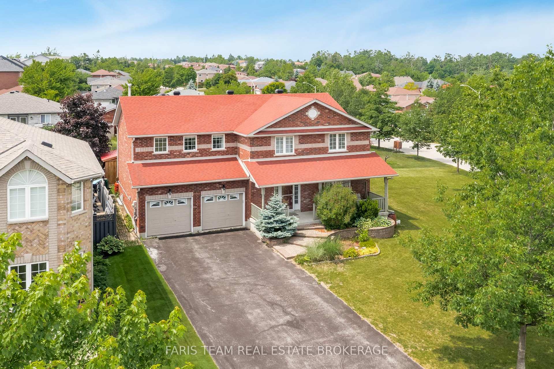 Photo 1 of 27 Capilano Court, Barrie, Little Lake — HOMEH
