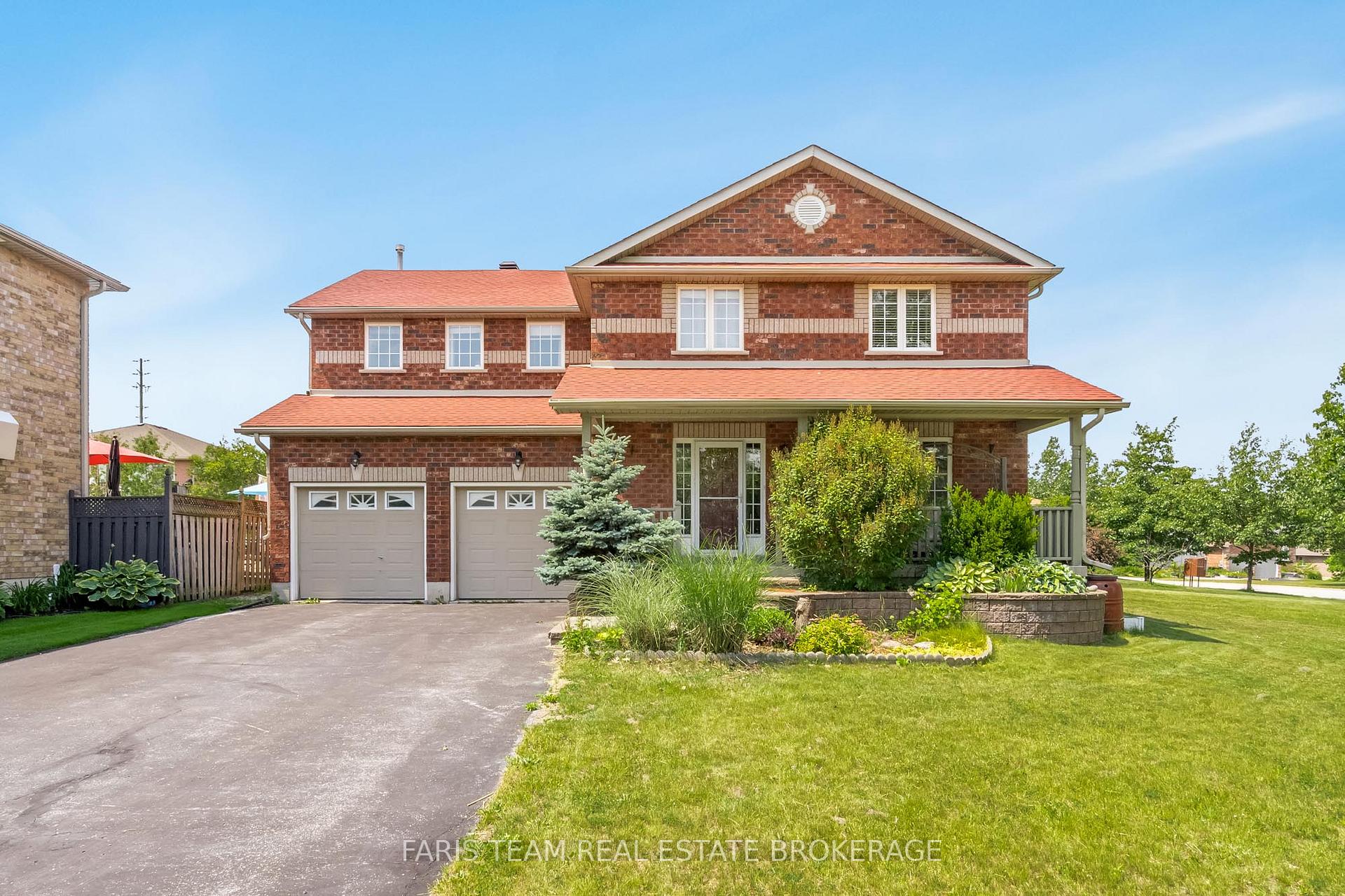Photo 2 of 27 Capilano Court, Barrie, Little Lake — HOMEH