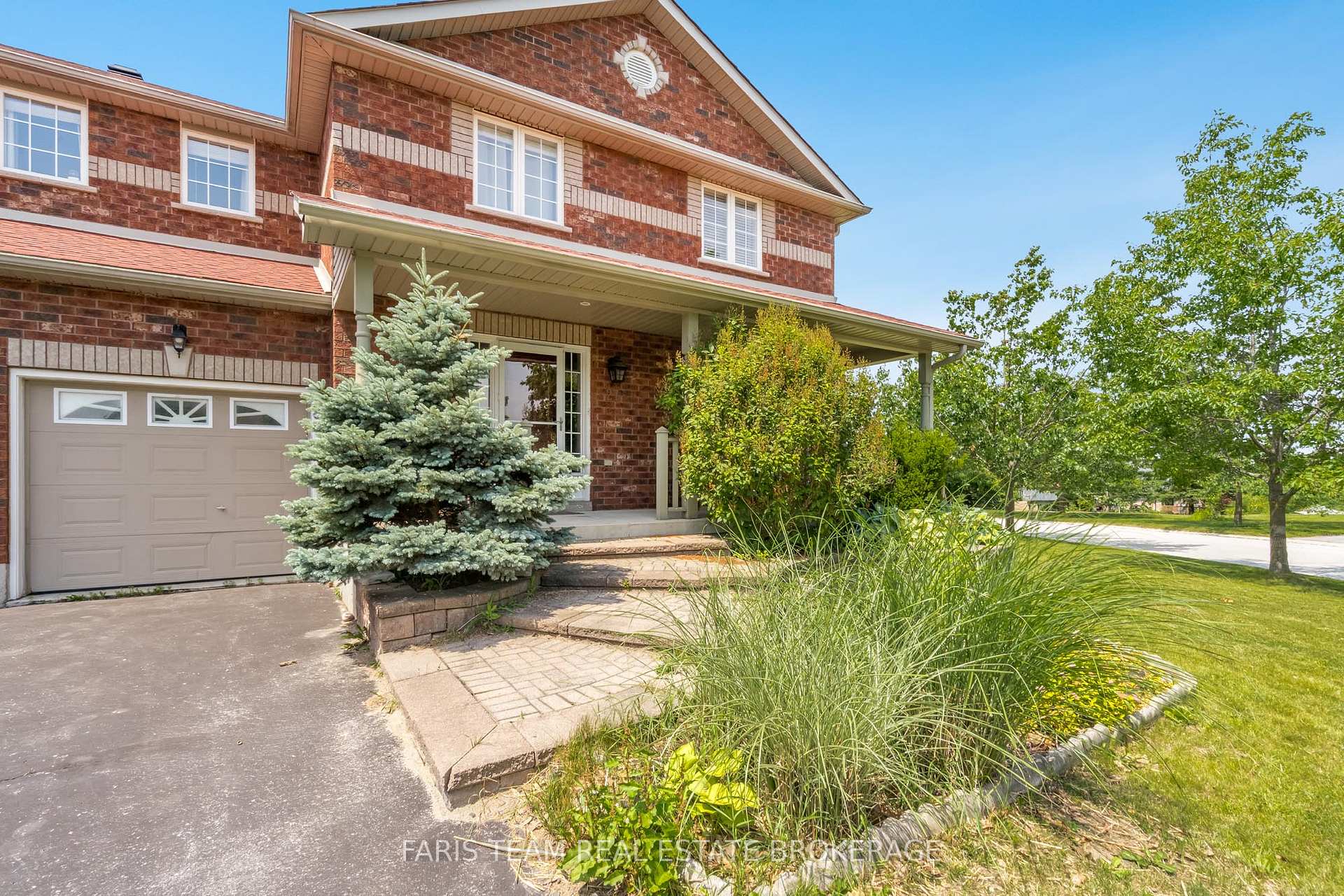 Photo 3 of 27 Capilano Court, Barrie, Little Lake — HOMEH