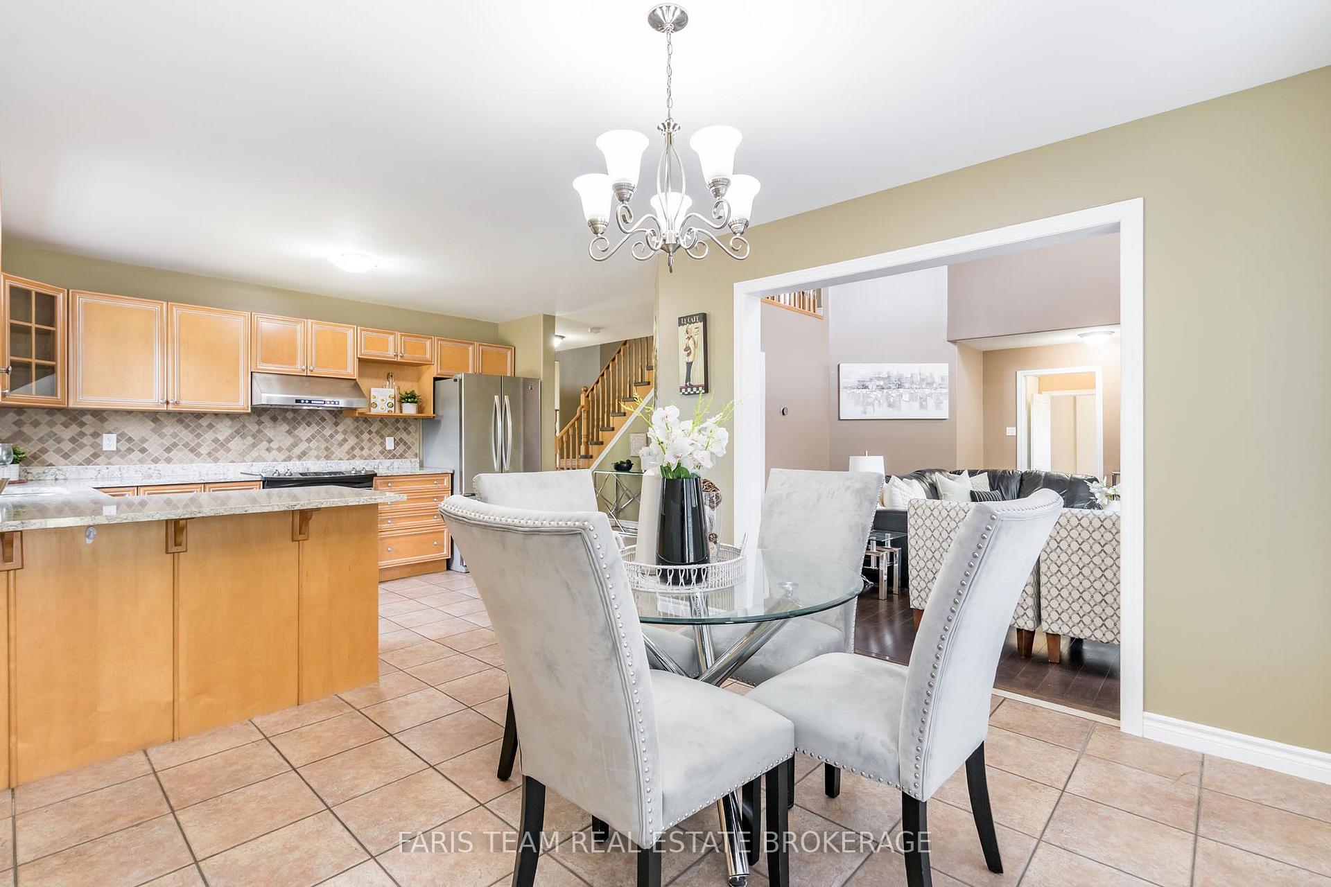 Photo 9 of 27 Capilano Court, Barrie, Little Lake — HOMEH