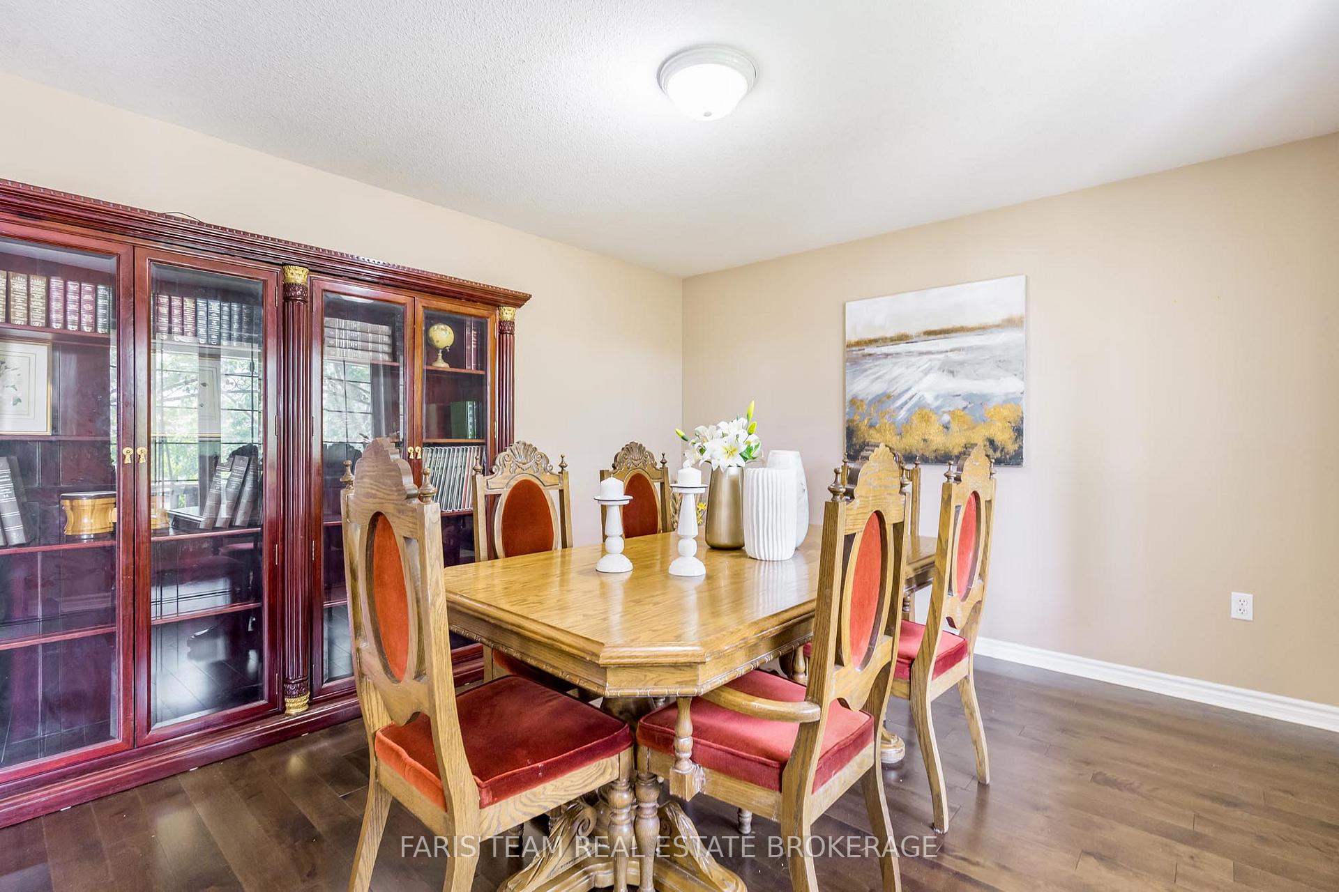 Photo 10 of 27 Capilano Court, Barrie, Little Lake — HOMEH
