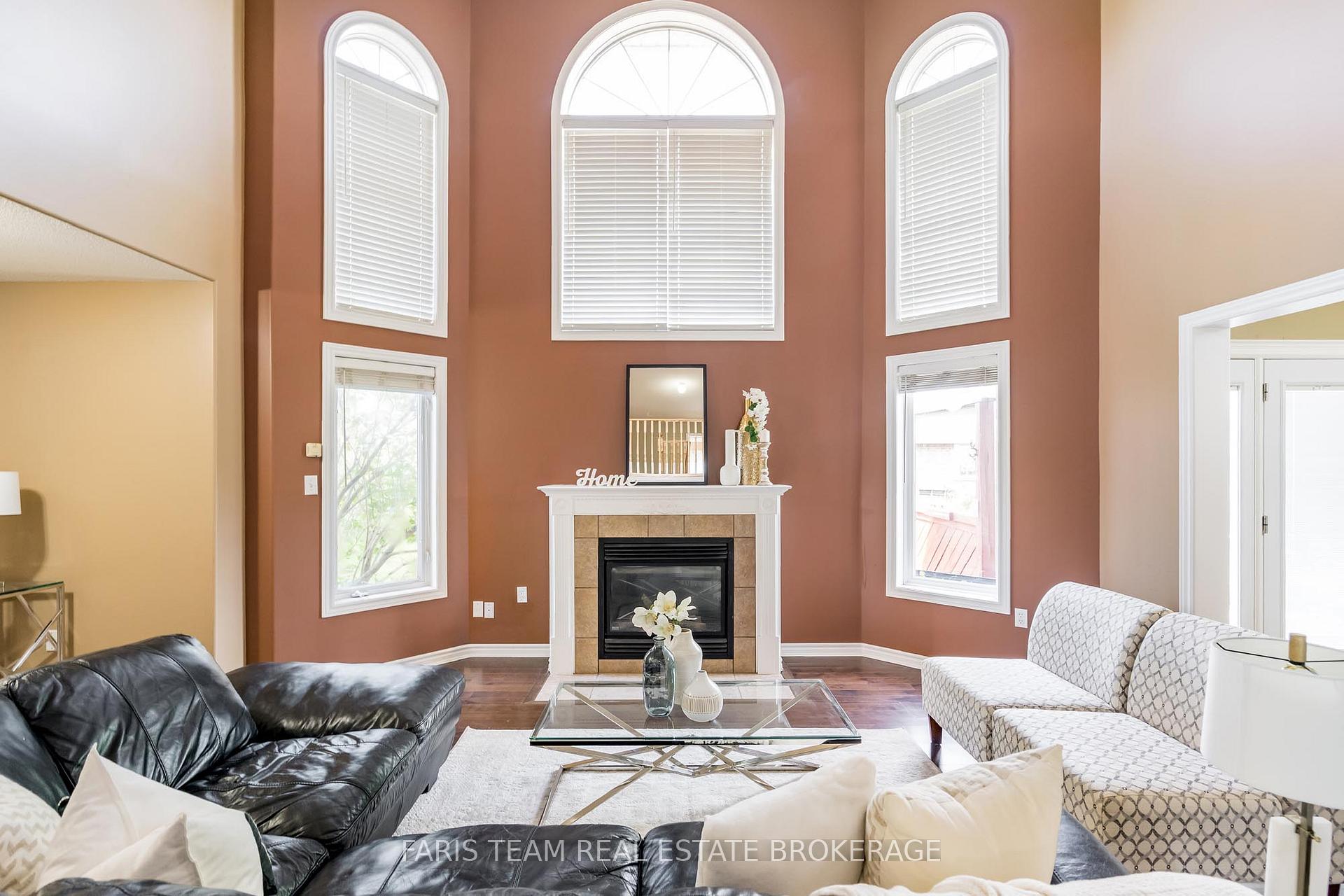 Photo 12 of 27 Capilano Court, Barrie, Little Lake — HOMEH