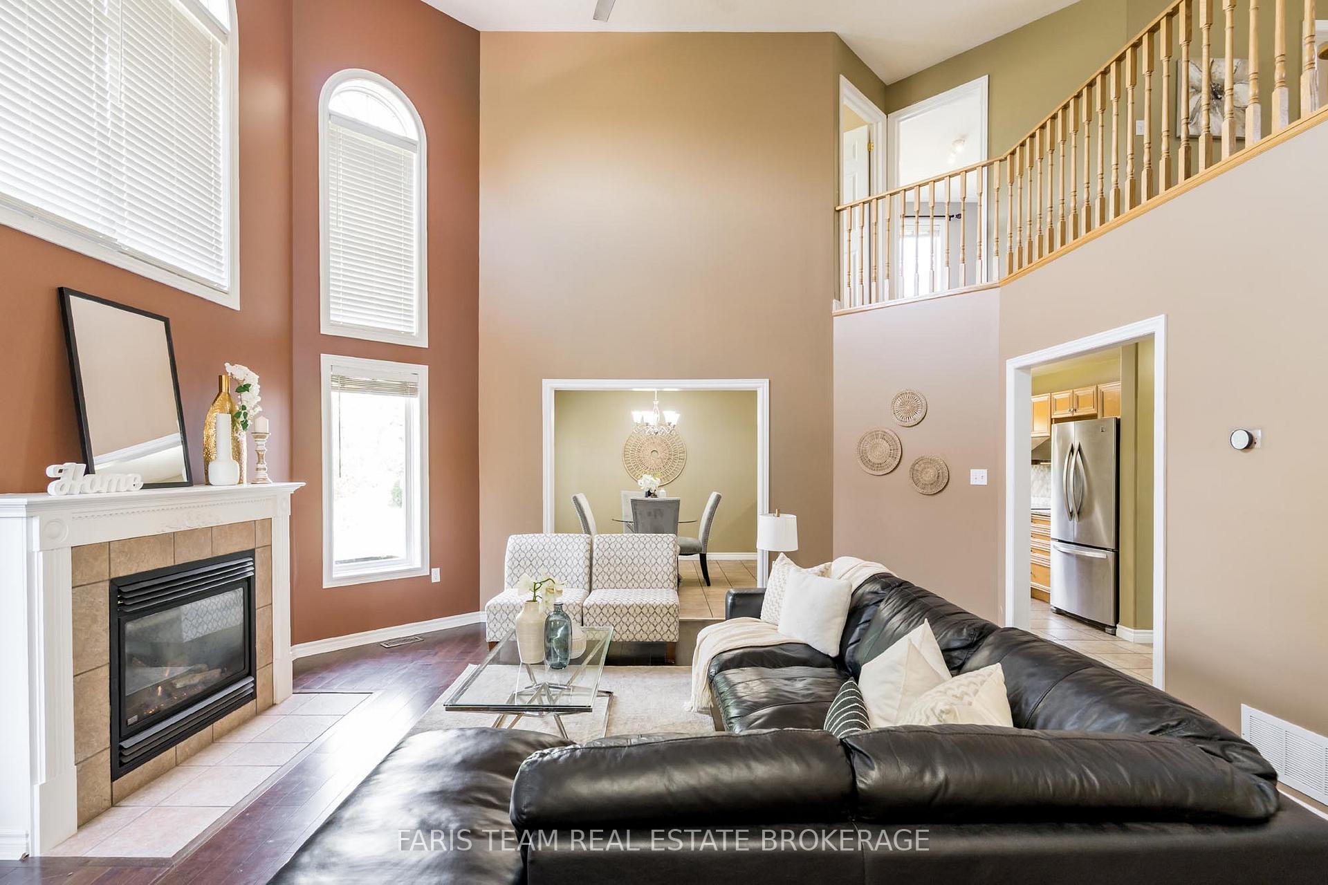 Photo 13 of 27 Capilano Court, Barrie, Little Lake — HOMEH