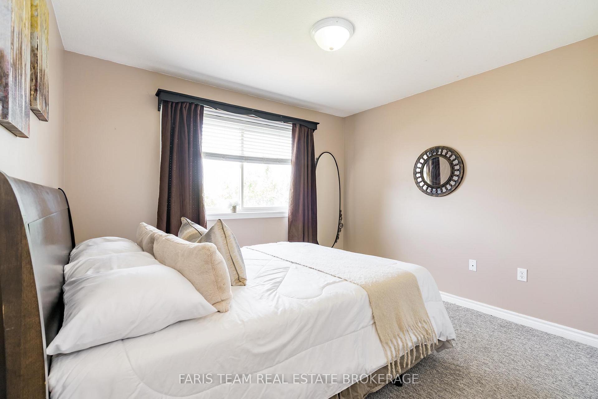 Photo 22 of 27 Capilano Court, Barrie, Little Lake — HOMEH