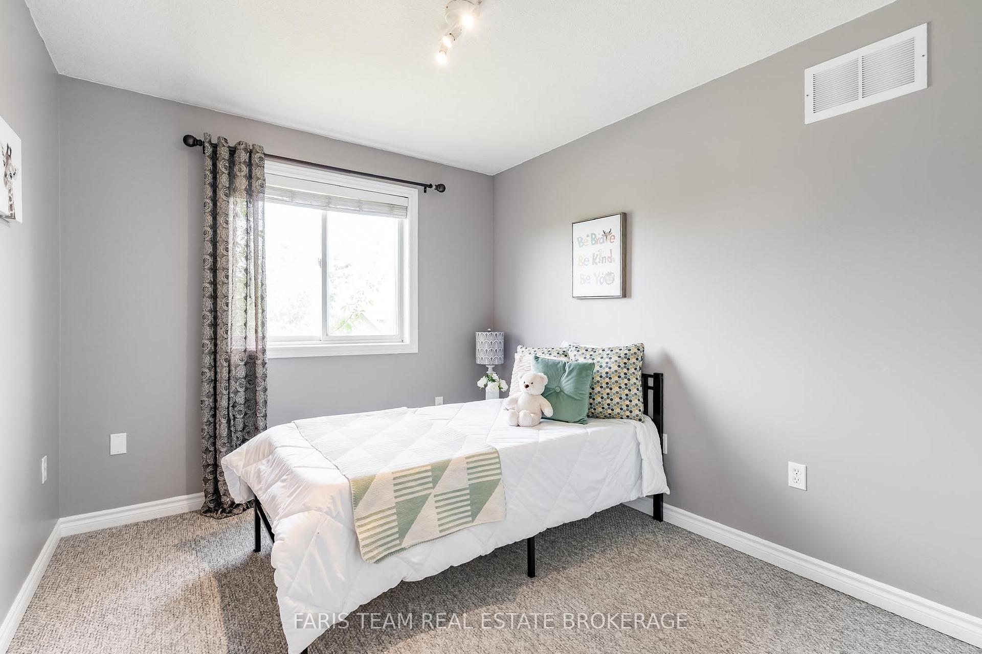 Photo 23 of 27 Capilano Court, Barrie, Little Lake — HOMEH