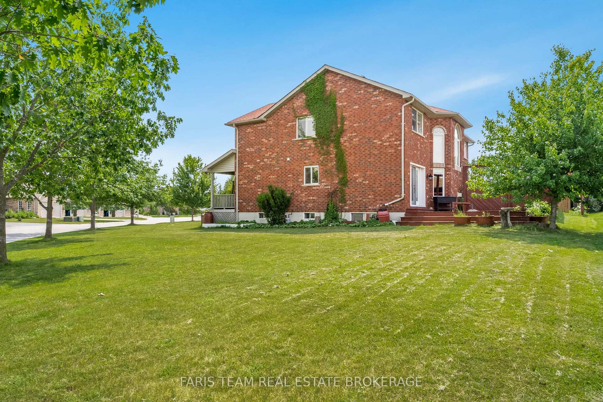 Photo 34 of 27 Capilano Court, Barrie, Little Lake — HOMEH