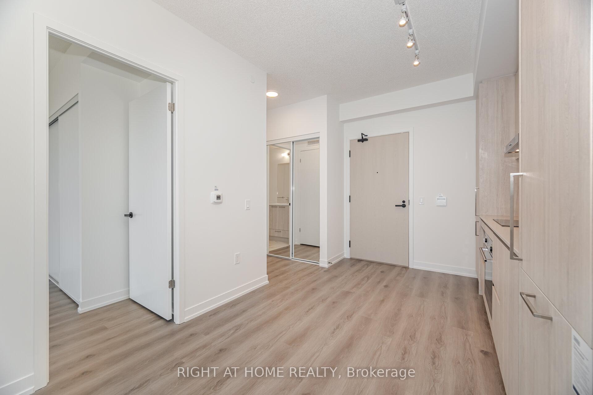 Photo 5 of Unit 5911, 225 Commerce Street N, Vaughan, Vaughan Corporate Centre — HOMEH