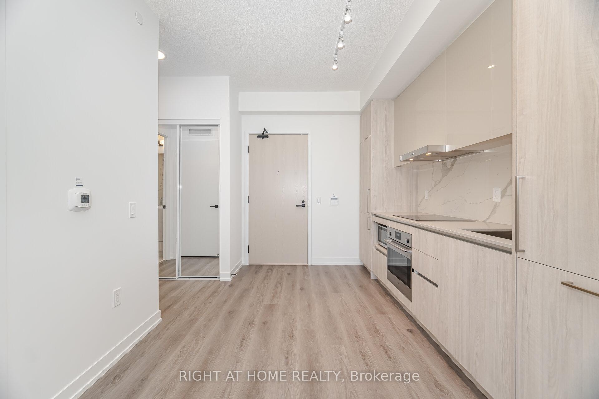 Photo 8 of Unit 5911, 225 Commerce Street N, Vaughan, Vaughan Corporate Centre — HOMEH