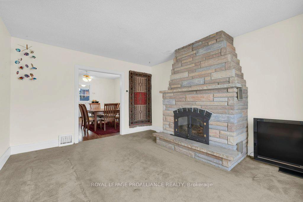 Photo 7 of 289 Ann Street, Belleville, Belleville Ward — HOMEH
