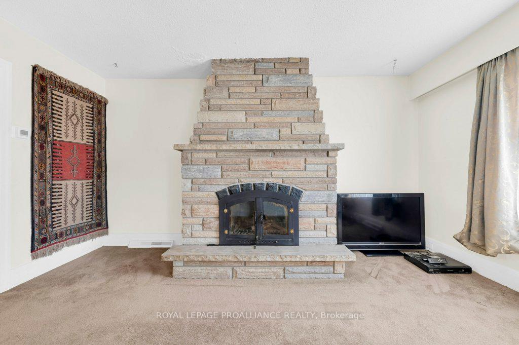 Photo 8 of 289 Ann Street, Belleville, Belleville Ward — HOMEH