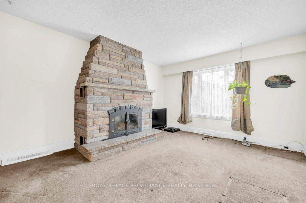 Photo 10 of 289 Ann Street, Belleville, Belleville Ward — HOMEH