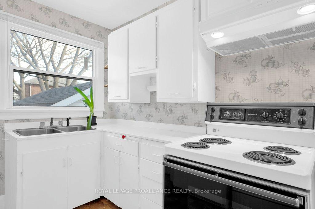 Photo 14 of 289 Ann Street, Belleville, Belleville Ward — HOMEH