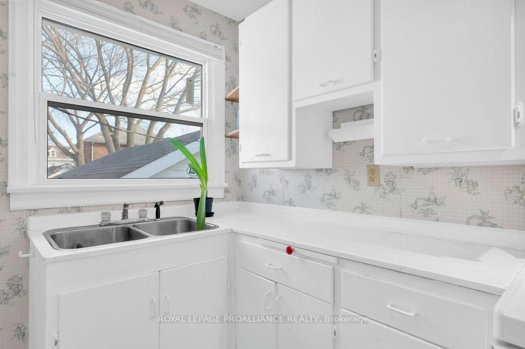 Photo 15 of 289 Ann Street, Belleville, Belleville Ward — HOMEH