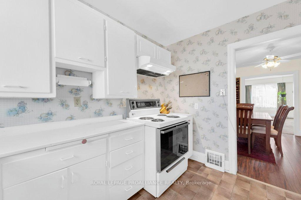 Photo 16 of 289 Ann Street, Belleville, Belleville Ward — HOMEH