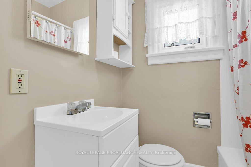 Photo 18 of 289 Ann Street, Belleville, Belleville Ward — HOMEH