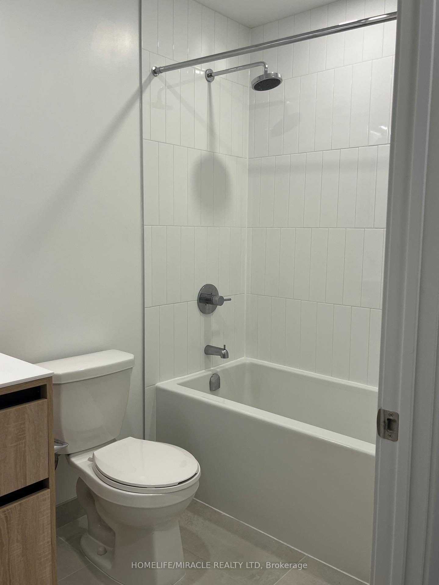 Photo 3 of Unit B-1401, 7950 Bathurst Street, Vaughan, Beverley Glen — HOMEH