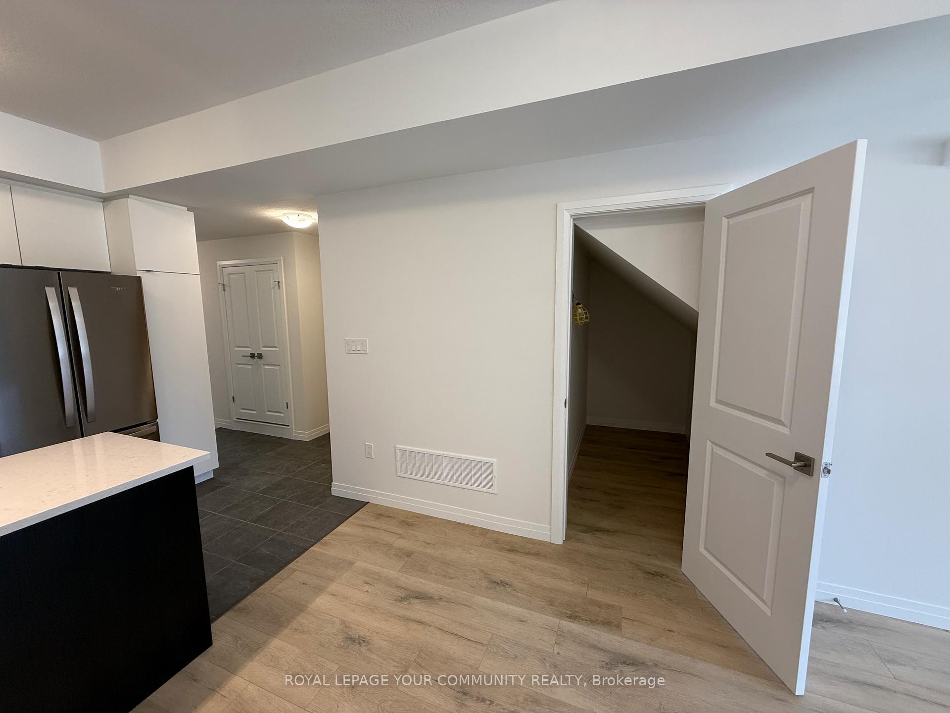 Photo 9 of 52 Thatcher Drive, Guelph, Kortright East — HOMEH
