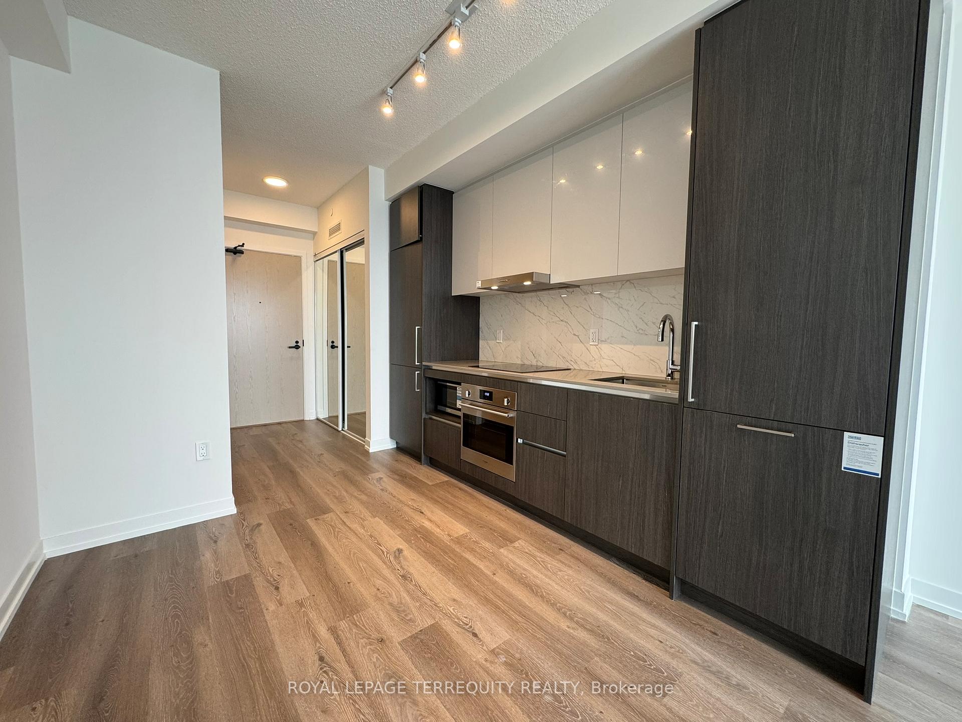 Photo 9 of Unit 5705, 225 Commerce Street, Vaughan, Vaughan Corporate Centre — HOMEH