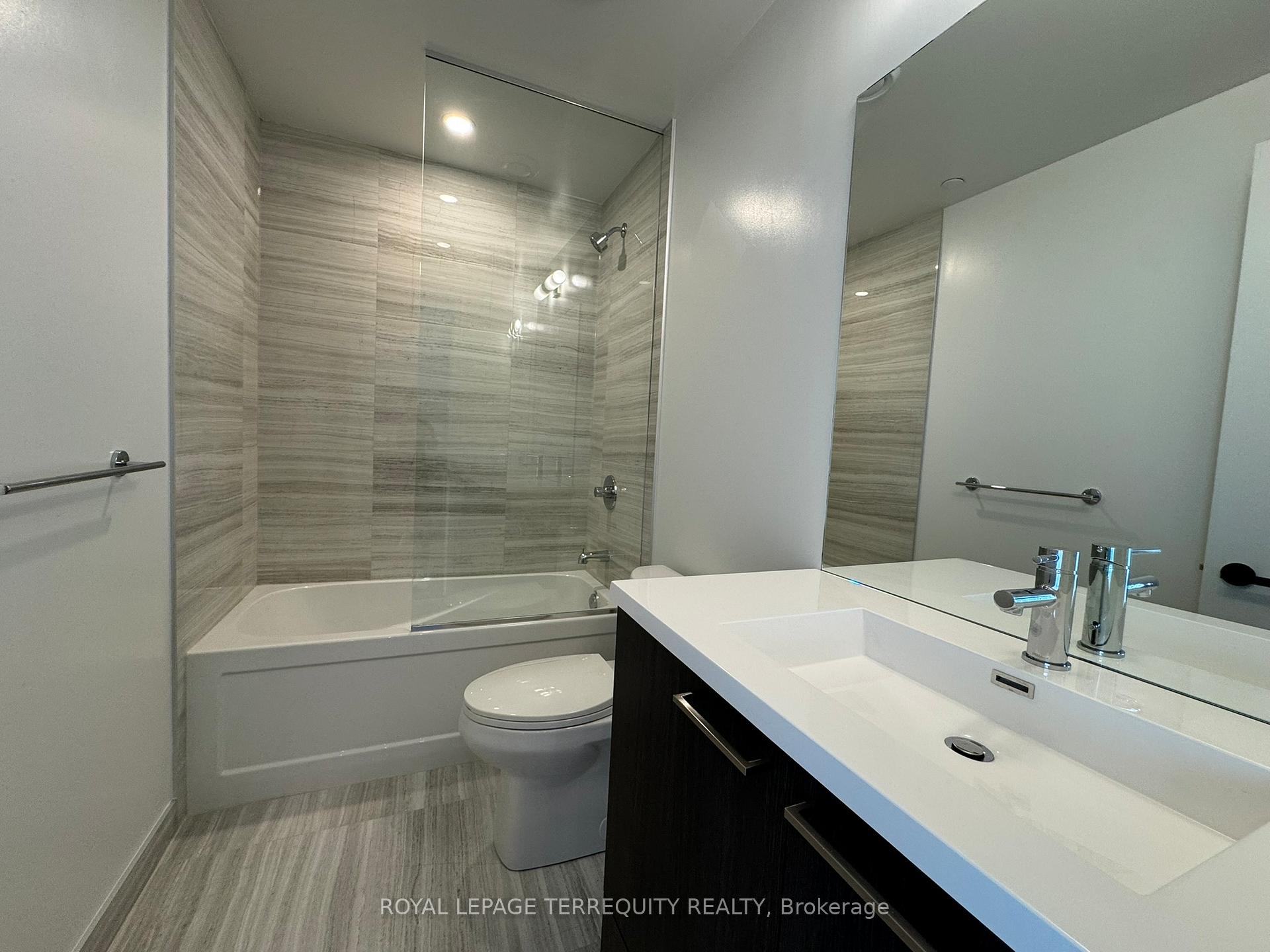 Photo 6 of Unit 5705, 225 Commerce Street, Vaughan, Vaughan Corporate Centre — HOMEH