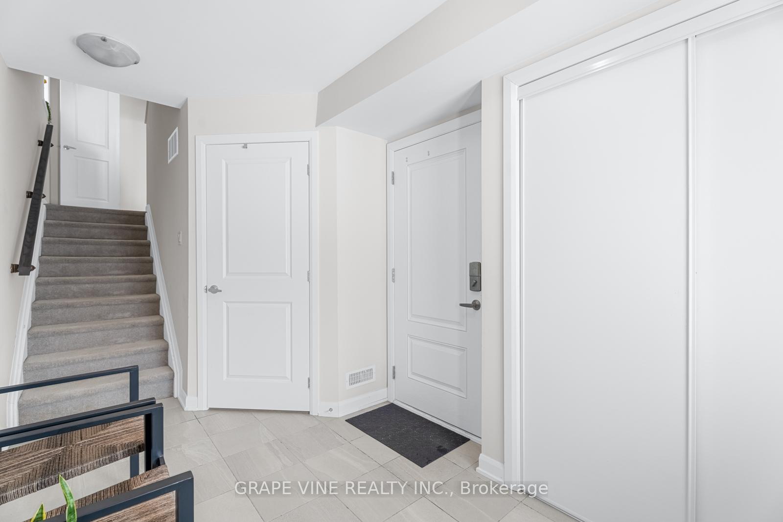 Photo 3 of 50 Teelin Circle, Ottawa, Barrhaven - Half Moon Bay — HOMEH