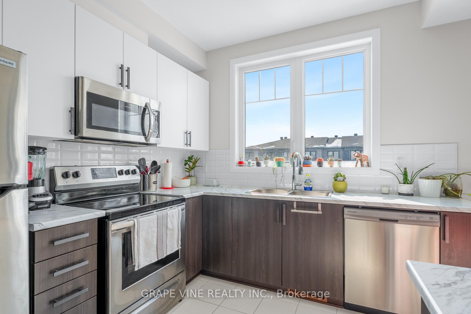 Photo 6 of 50 Teelin Circle, Ottawa, Barrhaven - Half Moon Bay — HOMEH