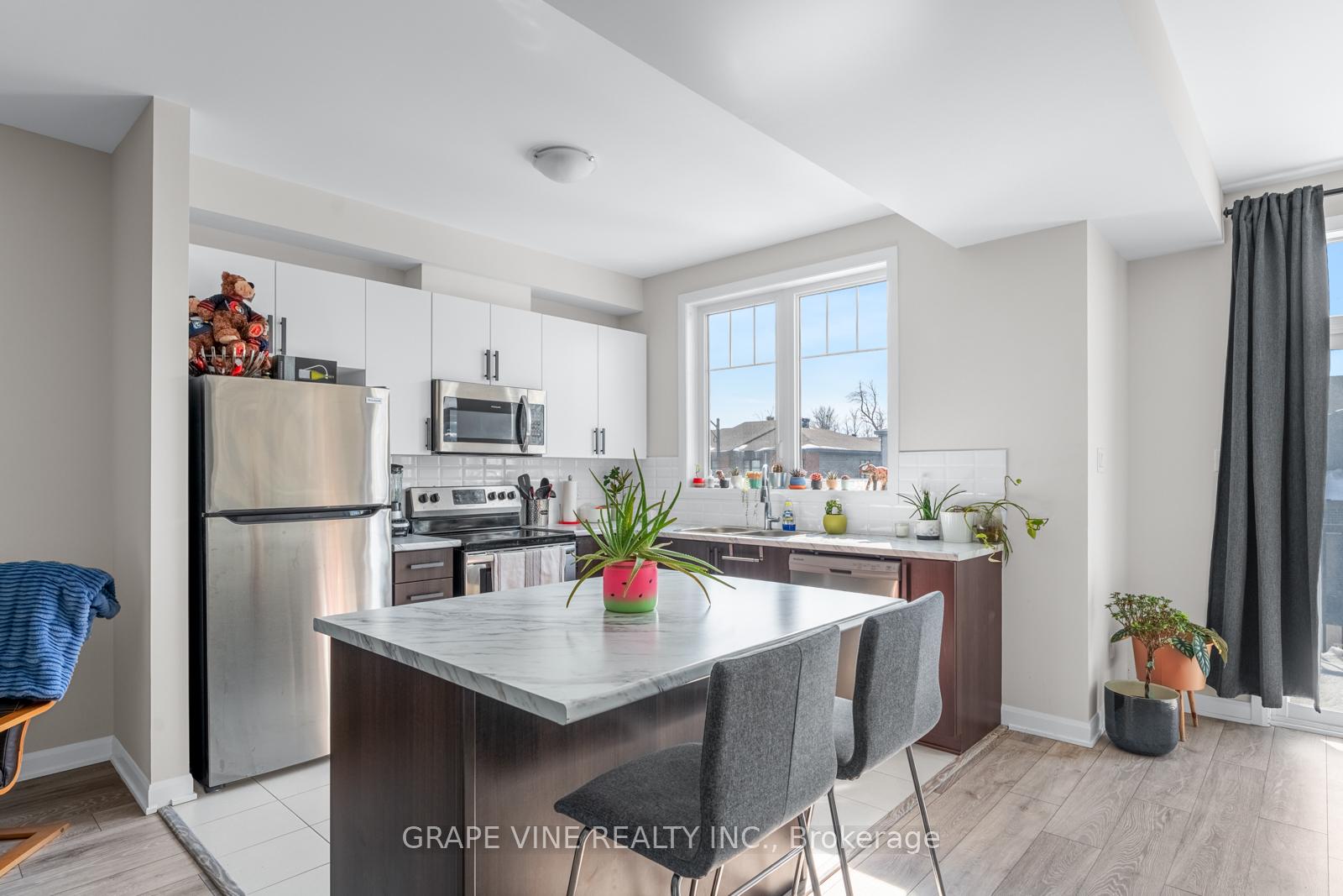Photo 7 of 50 Teelin Circle, Ottawa, Barrhaven - Half Moon Bay — HOMEH