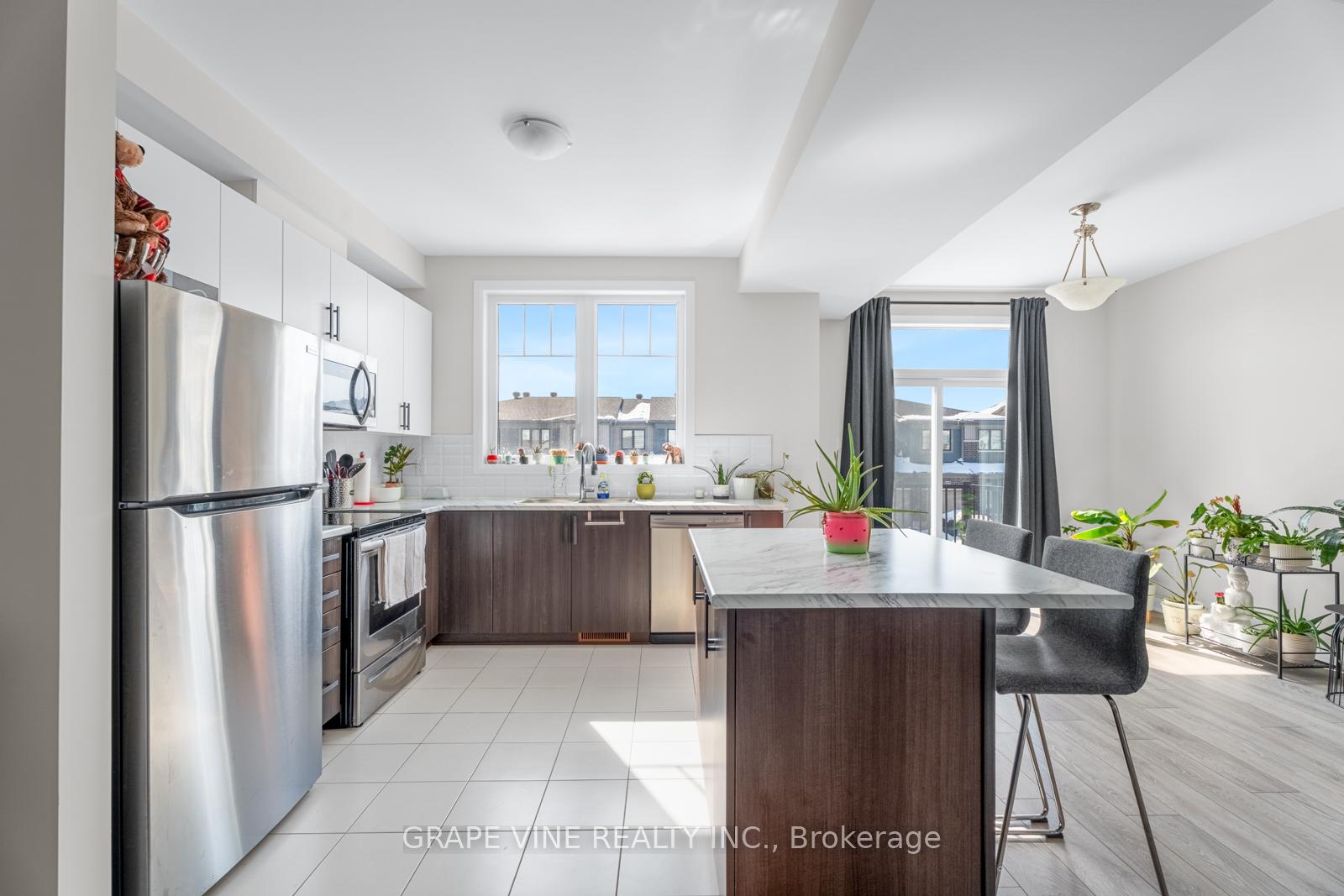 Photo 8 of 50 Teelin Circle, Ottawa, Barrhaven - Half Moon Bay — HOMEH