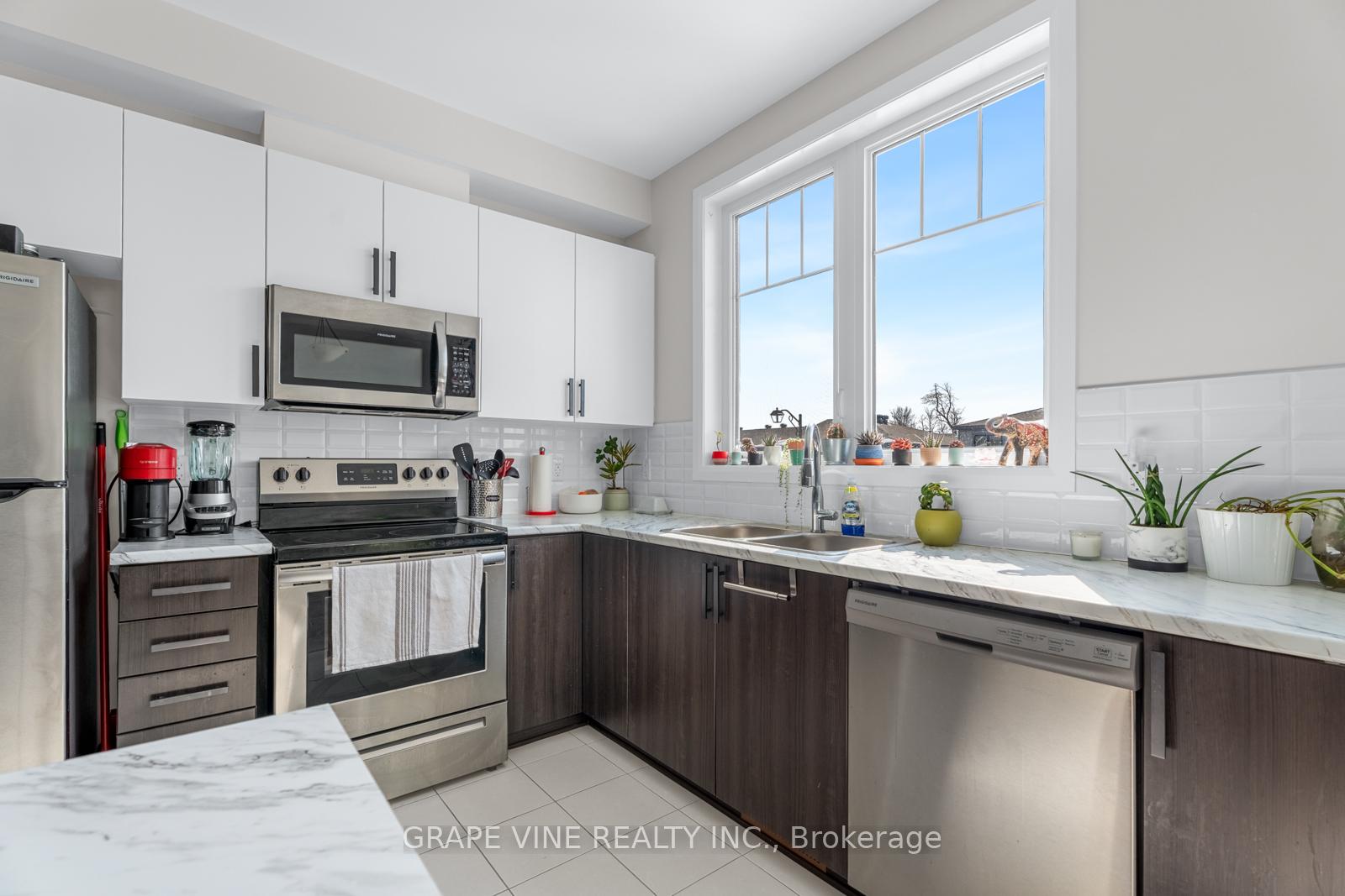 Photo 9 of 50 Teelin Circle, Ottawa, Barrhaven - Half Moon Bay — HOMEH