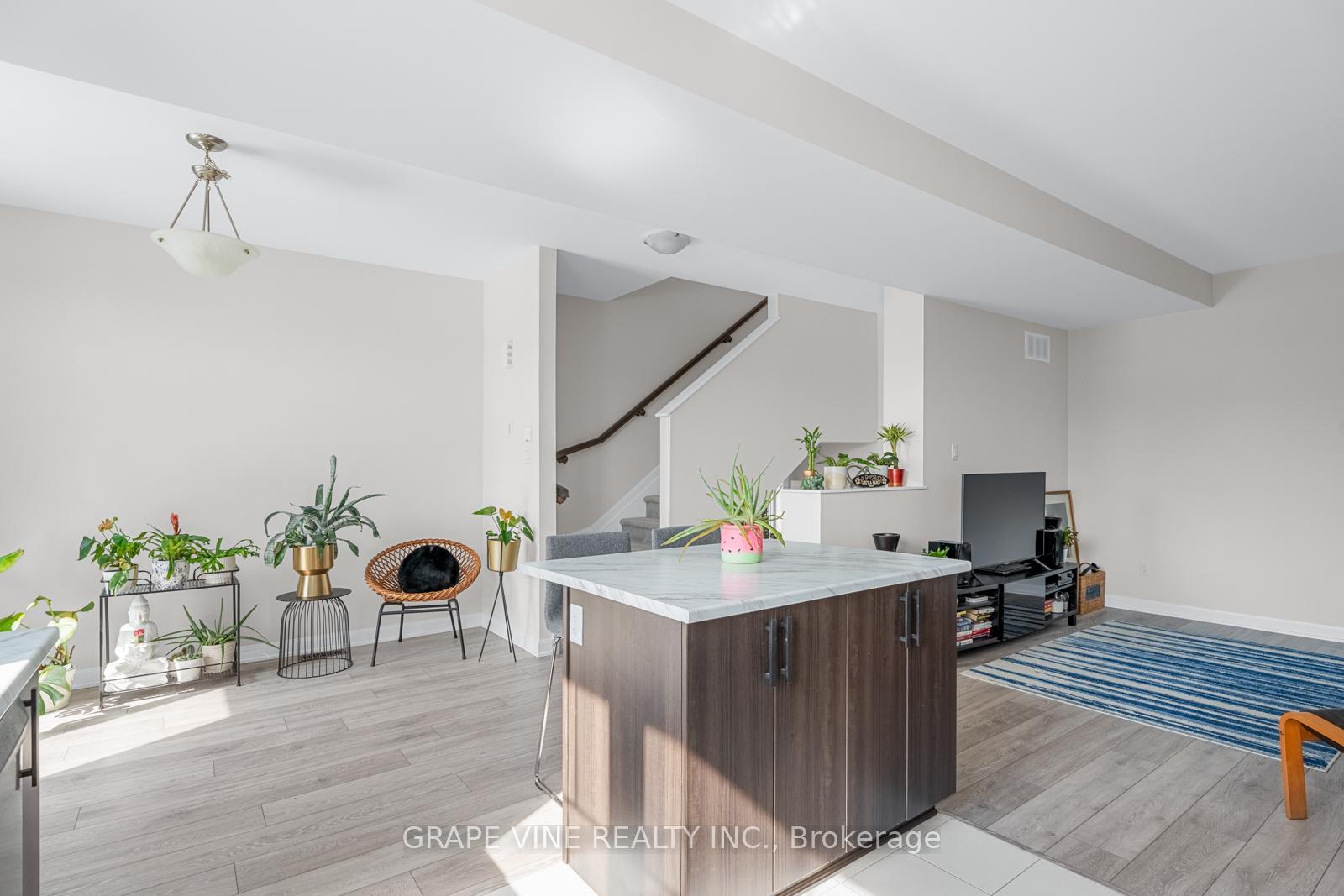 Photo 10 of 50 Teelin Circle, Ottawa, Barrhaven - Half Moon Bay — HOMEH