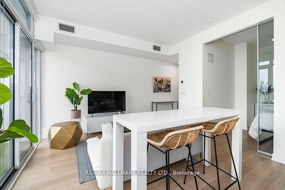 Photo 5 of Unit 914, 105 George Street, Toronto, Moss Park — HOMEH