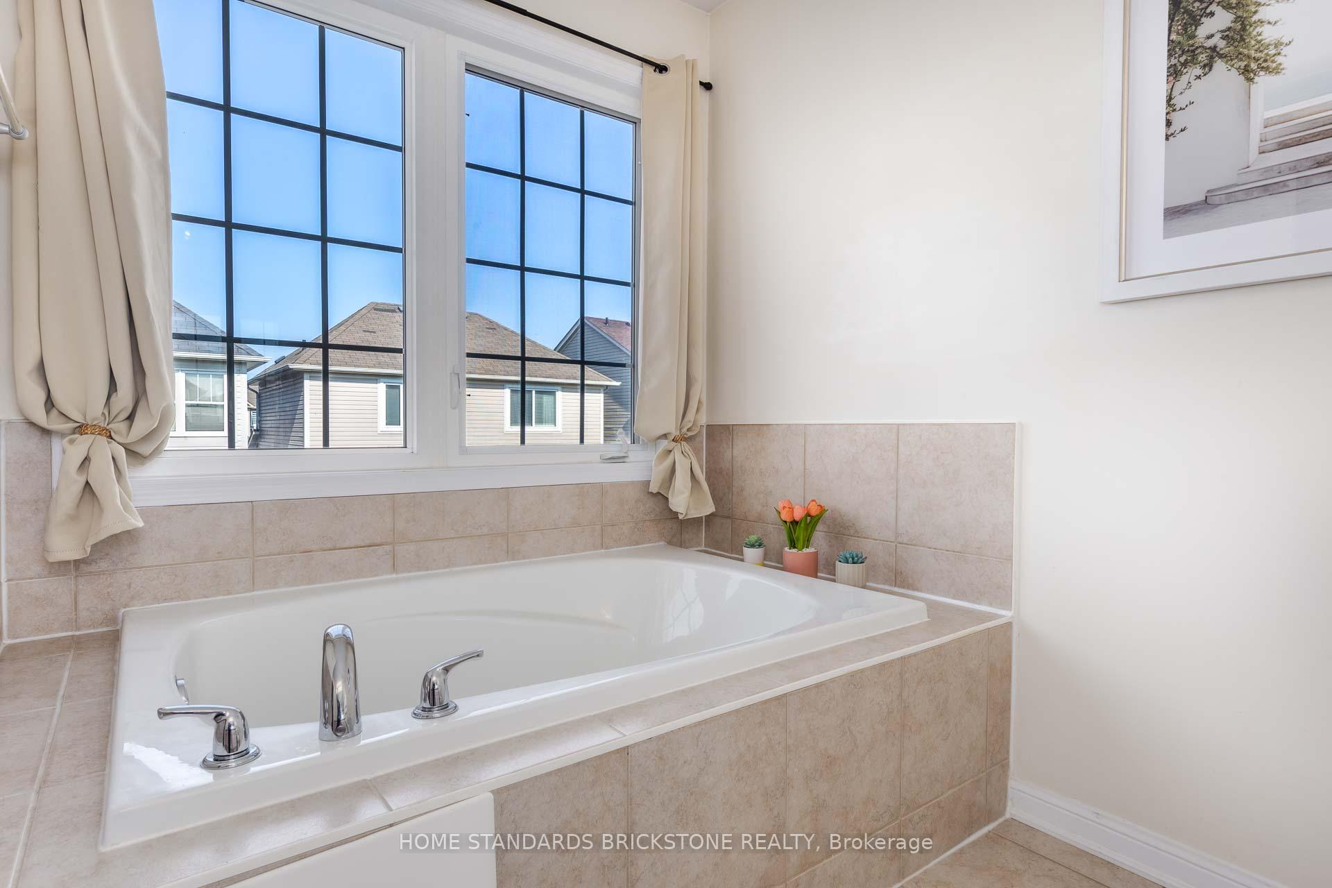 Photo 29 of 74 Nunn Crescent, New Tecumseth, Alliston — HOMEH