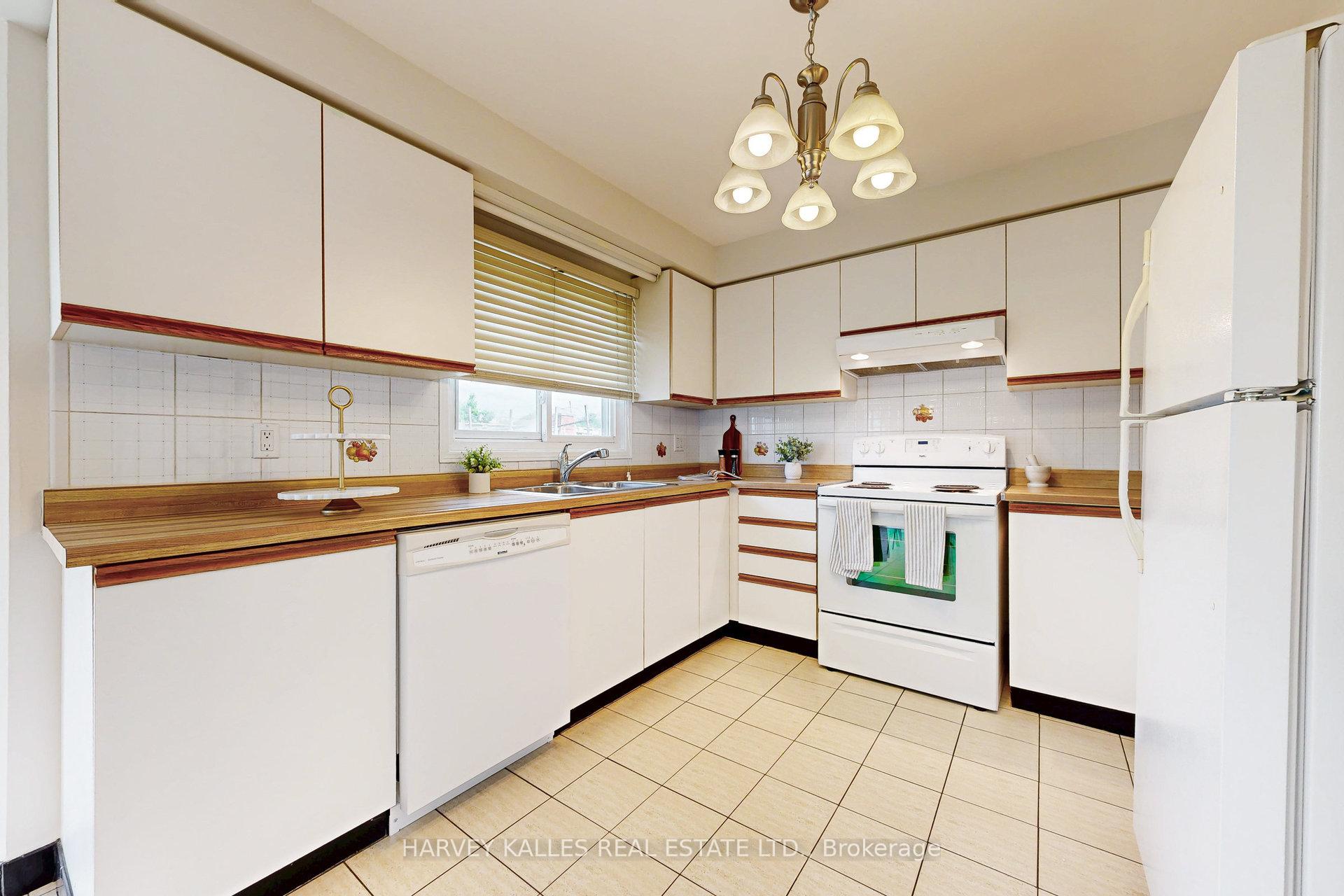 Photo 6 of 146 Anthony Lane, Vaughan, Glen Shields — HOMEH