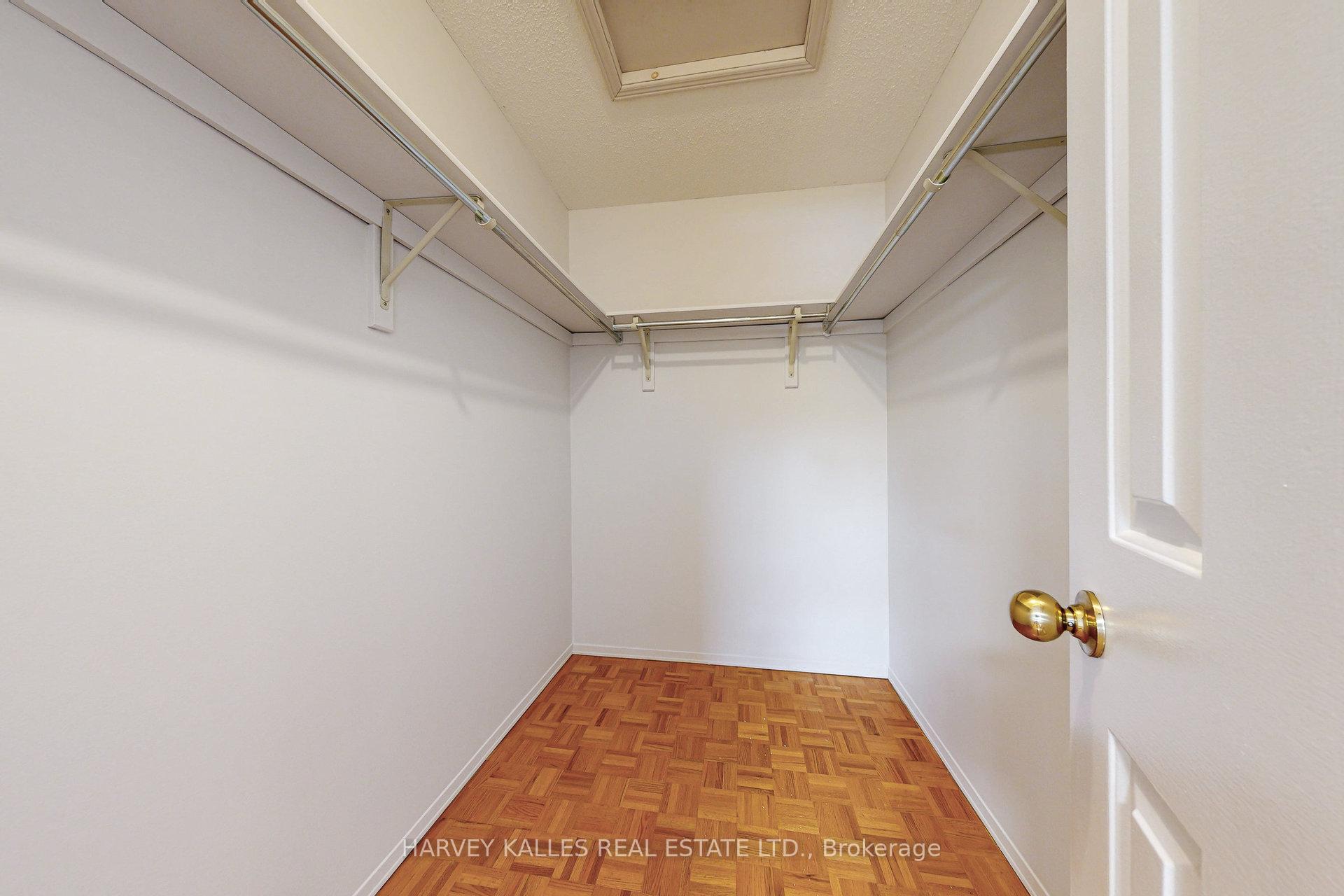 Photo 11 of 146 Anthony Lane, Vaughan, Glen Shields — HOMEH