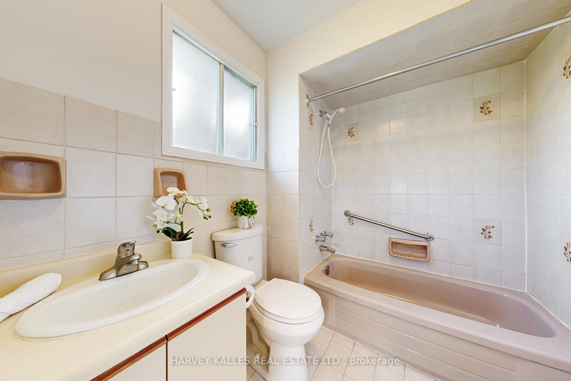 Photo 23 of 146 Anthony Lane, Vaughan, Glen Shields — HOMEH
