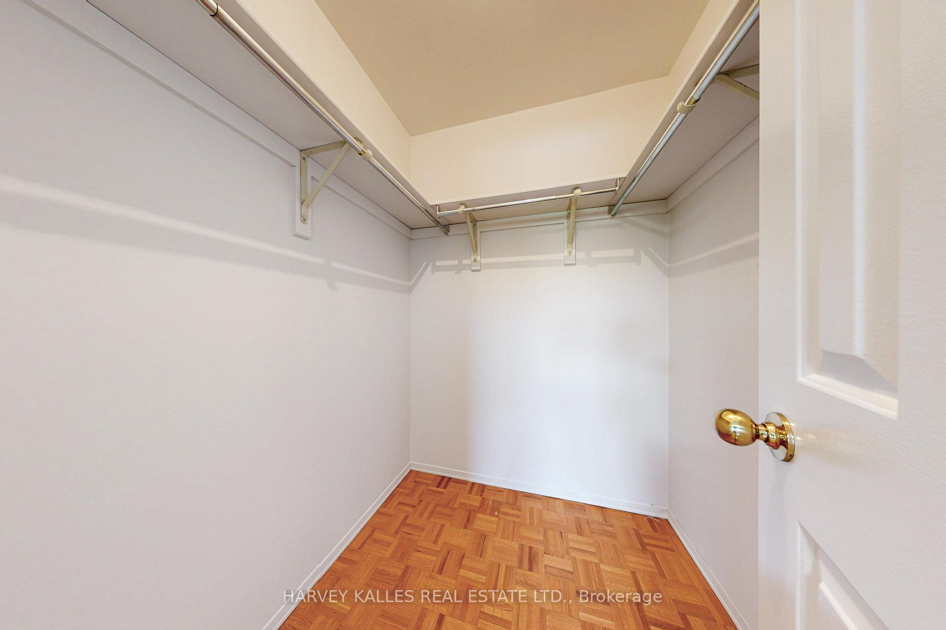 Photo 17 of 146 Anthony Lane, Vaughan, Glen Shields — HOMEH