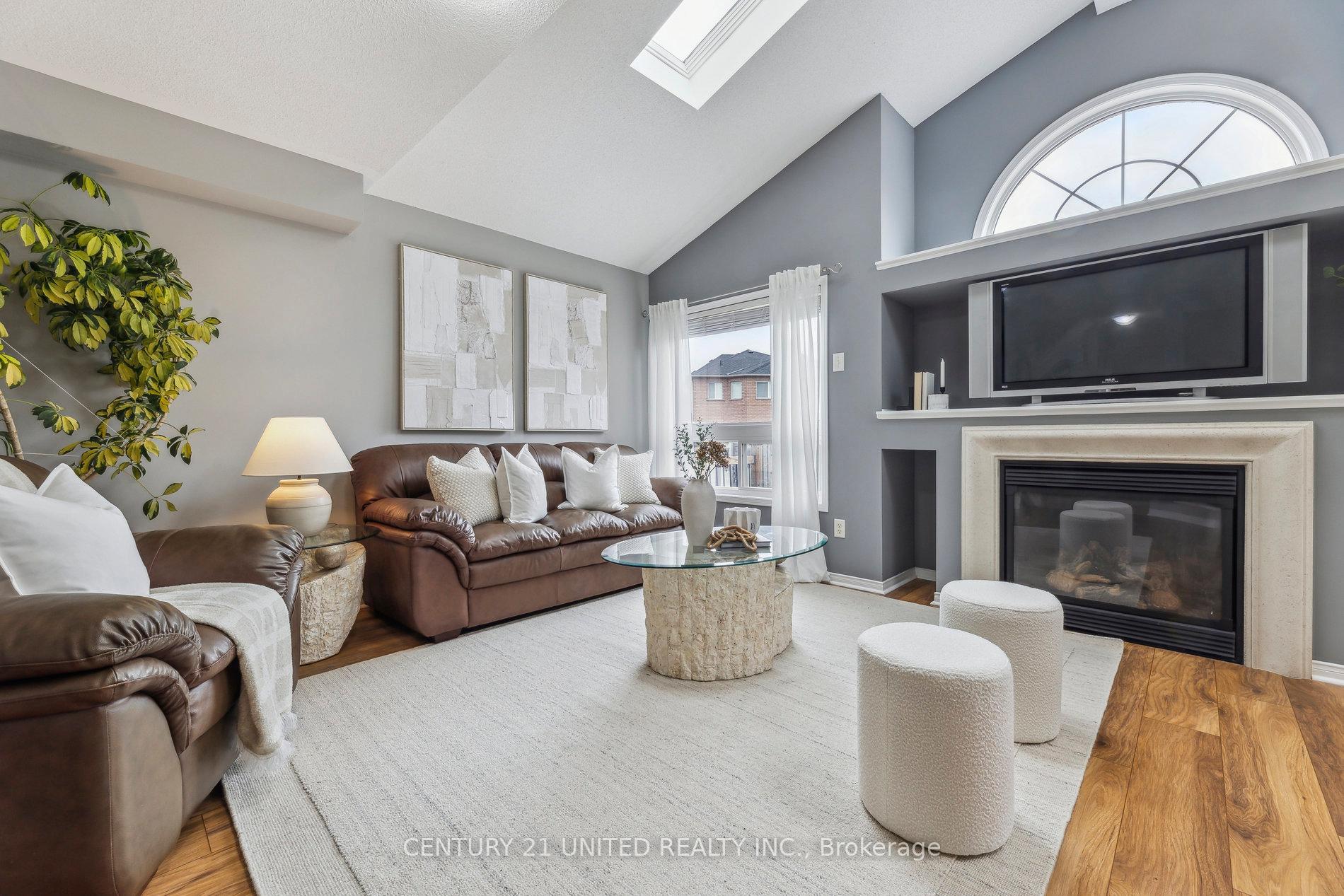 Photo 5 of 27 Shasta Crescent, Whitby, Williamsburg — HOMEH
