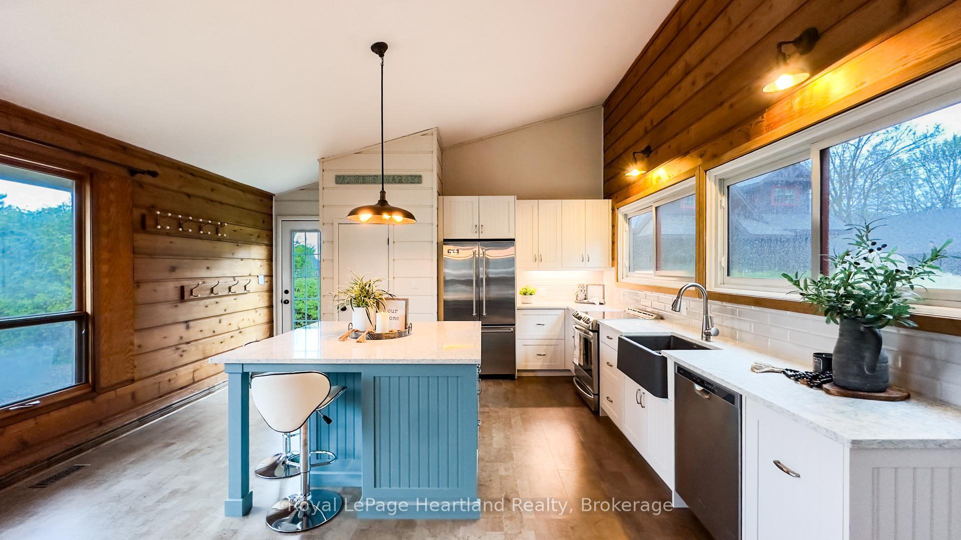 Photo 10 of 63 Victoria Street, Bluewater, Bayfield — HOMEH