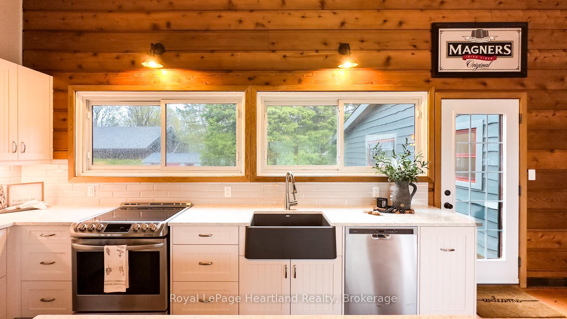Photo 18 of 63 Victoria Street, Bluewater, Bayfield — HOMEH