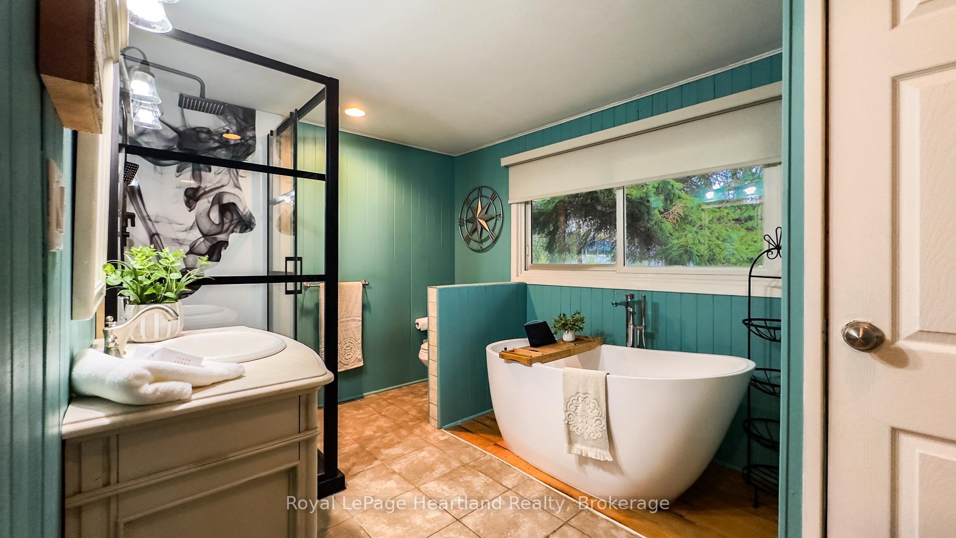 Photo 33 of 63 Victoria Street, Bluewater, Bayfield — HOMEH