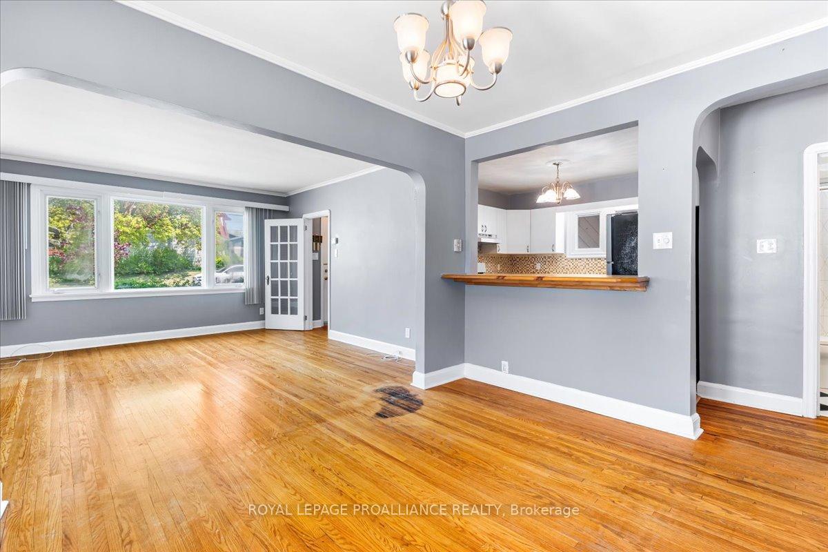 Photo 8 of 27 Crestview Avenue, Belleville, Belleville Ward — HOMEH